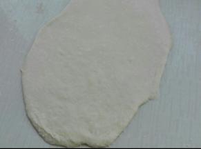 随意擀开，再次将气泡排净