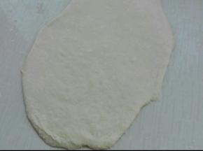 随意擀开，再次将气泡排净