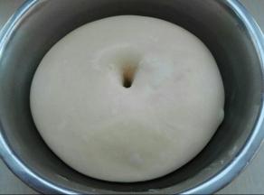 发酵至手指戳洞不回缩不塌陷即可