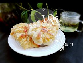 烤箱预热，中层上下火170度，20分钟，美美哒出炉啦