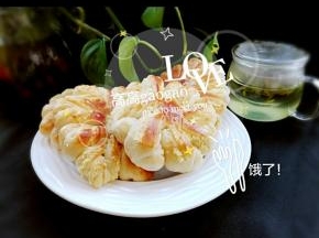 烤箱预热，中层上下火170度，20分钟，美美哒出炉啦