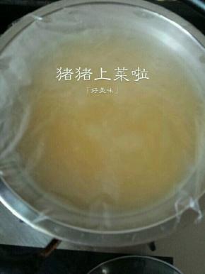 盖上保鲜膜放到烧开水的锅里大火蒸12到15分钟就可以了