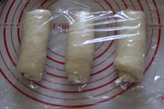 保鲜膜覆盖松弛十分钟。