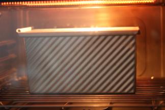 放入海尔嫩烤箱底层，上下火175度，35分钟出炉。