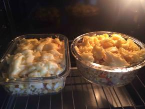 预热烤箱上下火200度，中层20分钟