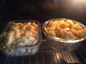 预热烤箱上下火200度，中层20分钟