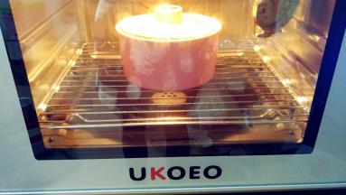 送入预热好的烤箱，上下火160℃，烤35分钟。