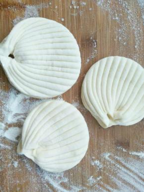 捏合处一定要捏紧否则醒发过程可能长开