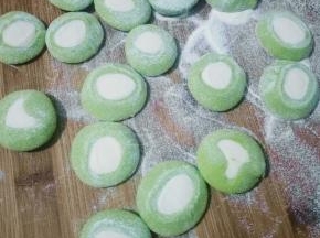 切成大小均等的小剂子