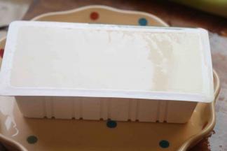 准备内酯豆腐一盒