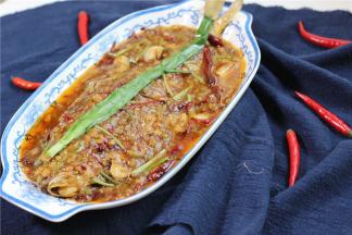 最后把汁水淋在鱼上