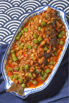 香辣可口的川式红烧鱼就做好了