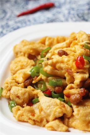 喷香扑鼻的水豆豉炒鸭蛋就最好了，你的饭准备好了吗？