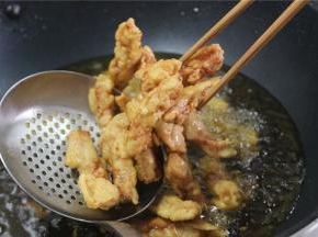 表面金黄即可出锅。