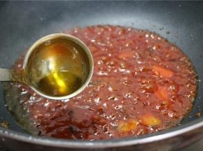 最后加少许的食用油搅拌均匀