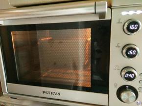 放进烤箱，160度上下火40分钟