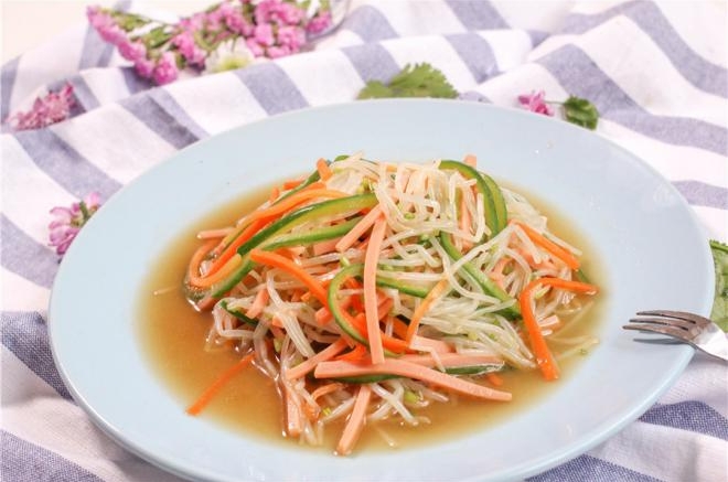 乳瓜银芽拌火腿丝