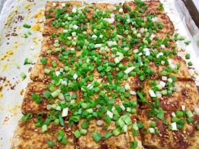 同样200度15分钟，提前一分钟取出撒上葱花再放回烤箱