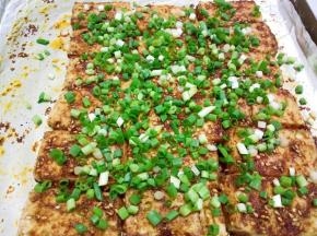 同样200度15分钟，提前一分钟取出撒上葱花再放回烤箱