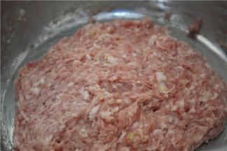 搅拌到搅拌到肉具有粘性起胶为止