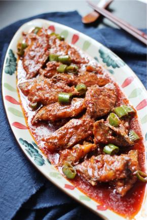 最后将汤汁均匀的淋在带鱼上即可