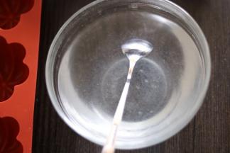 加入开水，调匀。