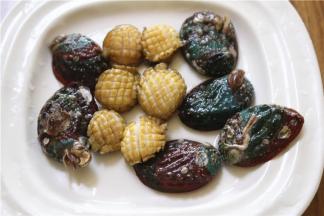 捞出用凉水冲洗干净，可以去除腥味和杂质