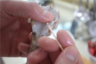 去掉虾线，清洗干净