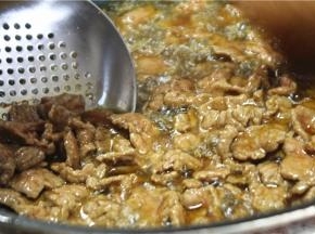 牛肉变色马上捞出