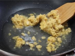 加入适量的水