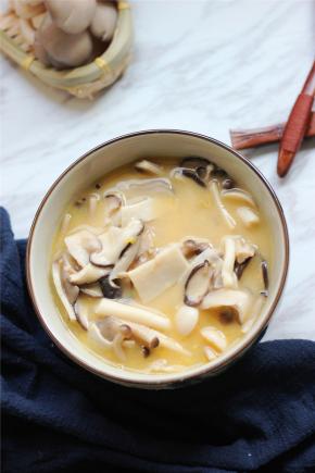 加入少许盐调味后，就做好了