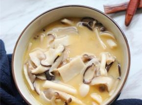 加入少许盐调味后，就做好了