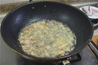 将猪油和鸡油熬出