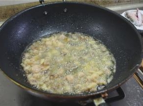 将猪油和鸡油熬出