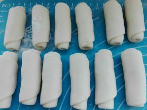 依次卷好，保鲜膜盖好