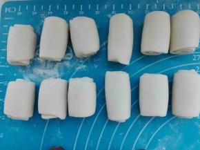 依次卷好，盖保鲜膜