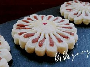 烤箱预热，中层上下火18度，20分钟，注意观察颜色