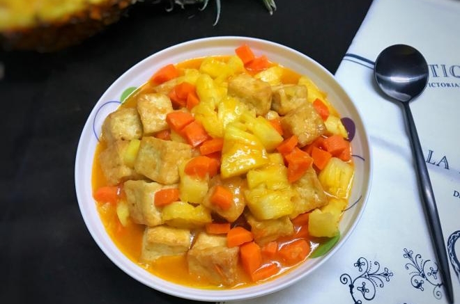 菠萝咕噜豆腐