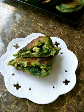 美味的韭菜盒子吃起来！
