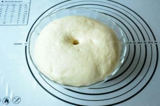 盖上保鲜膜发酵至两倍大。