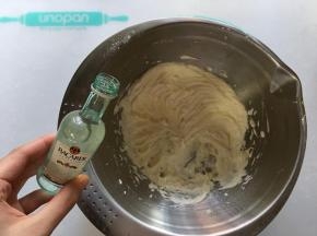 加入朗姆酒，低速转两圈混合即可