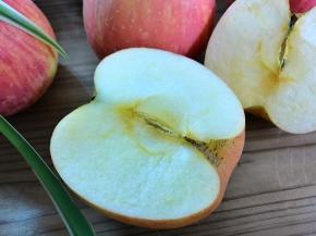 7、切开看皮薄，汁多，核小。