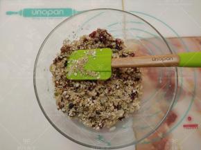 用刮刀充分搅拌均匀。