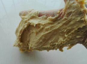 开始揉面团会很黏手