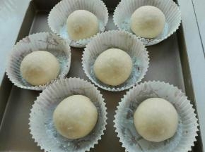 再次揉圆整形，进行二次发酵