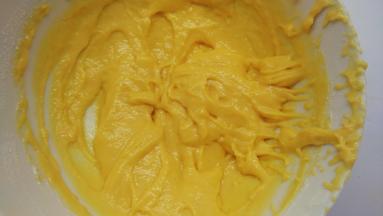 筛入低筋面粉，画“Z\