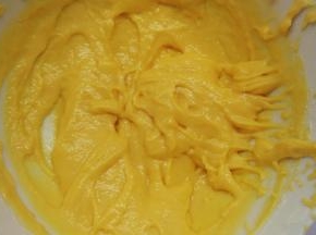 筛入低筋面粉，画“Z\