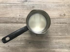 b.加热至开始沸腾，离火。