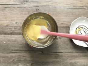 d.加入低粉，拌匀。