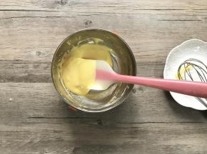 d.加入低粉，拌匀。